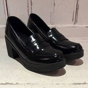 Report Shiny Black Women's Loafers